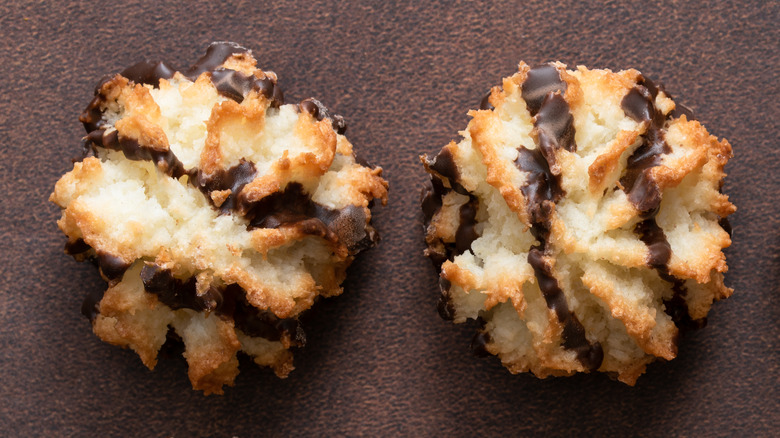 chocolate drizzled coconut macaroons