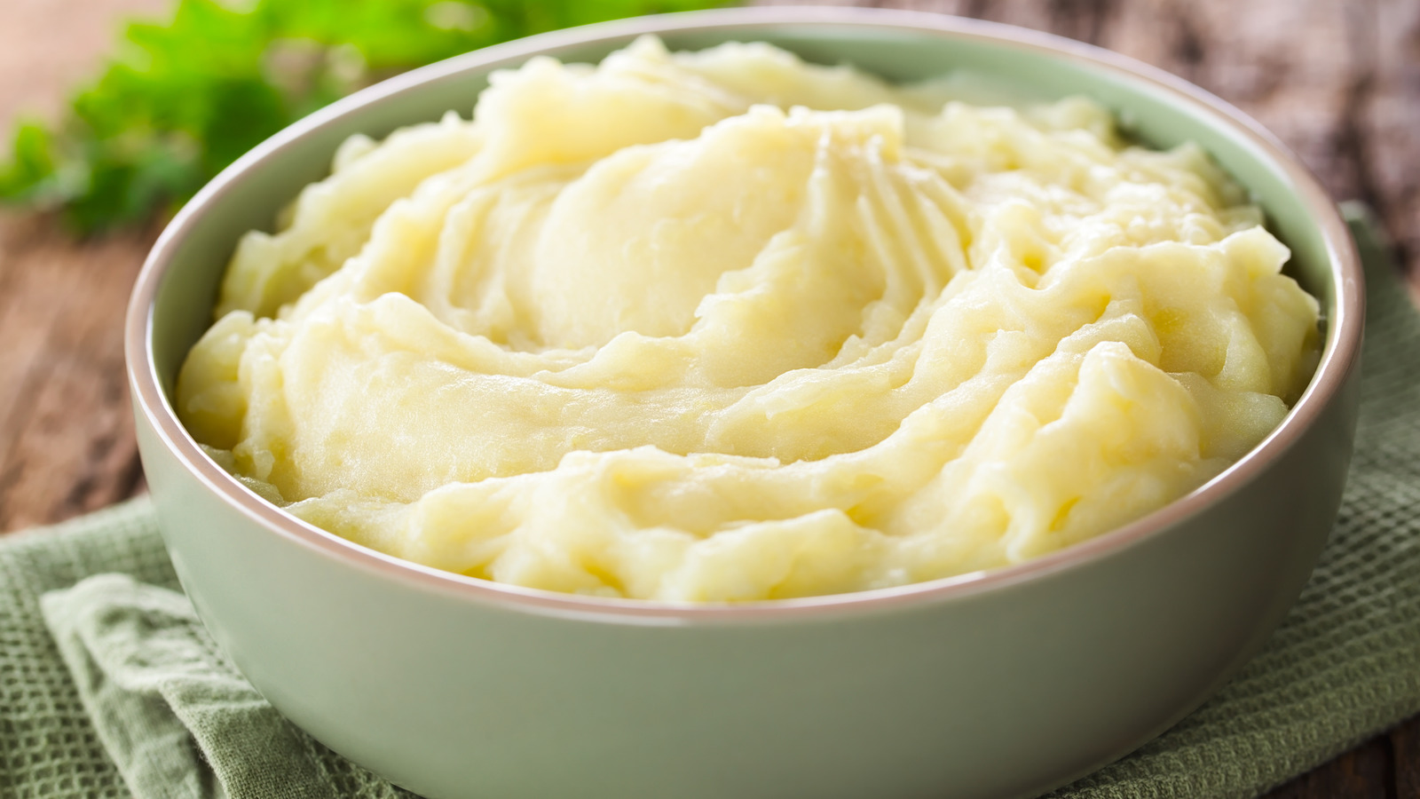 The Difference Between Mashed Potatoes And Pomme Puree