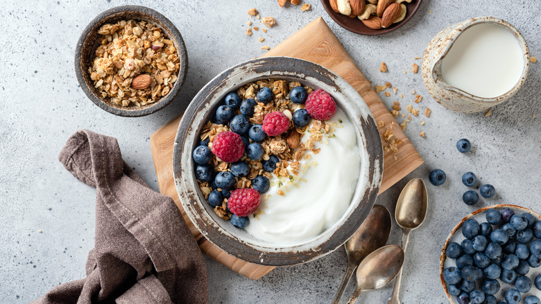 Yogurt topped with granola