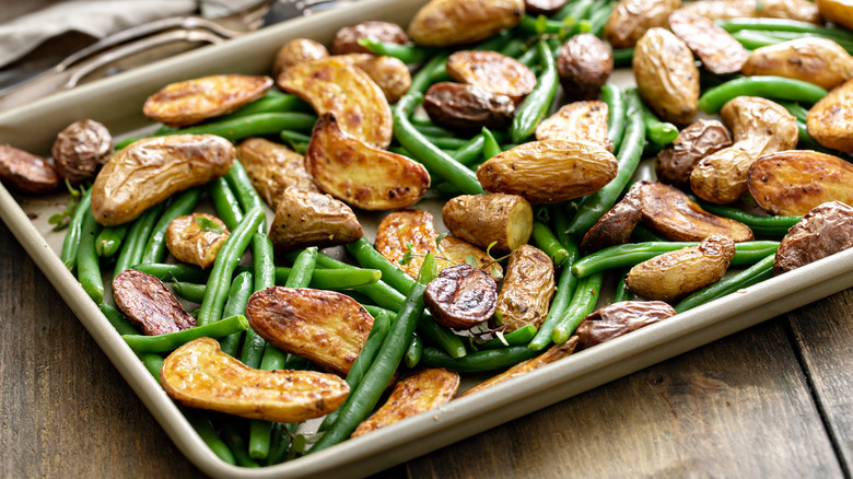 roasted potatoes with green beans