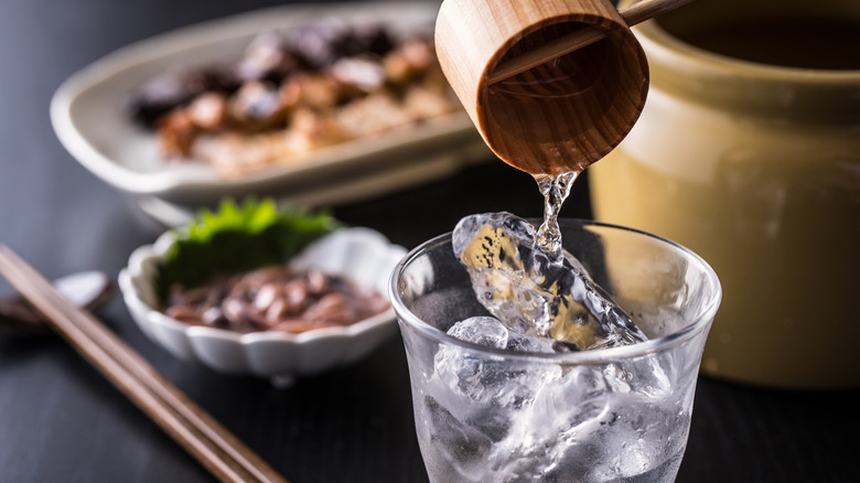 Shochu poured on the rocks