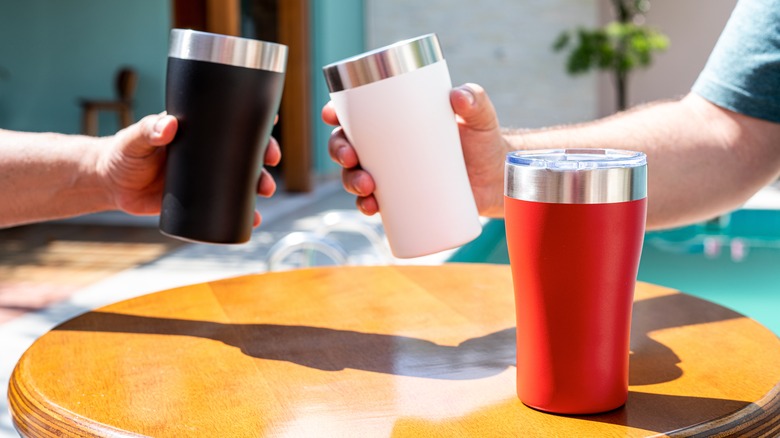 What's The Difference Between A Travel Mug And A Tumbler?