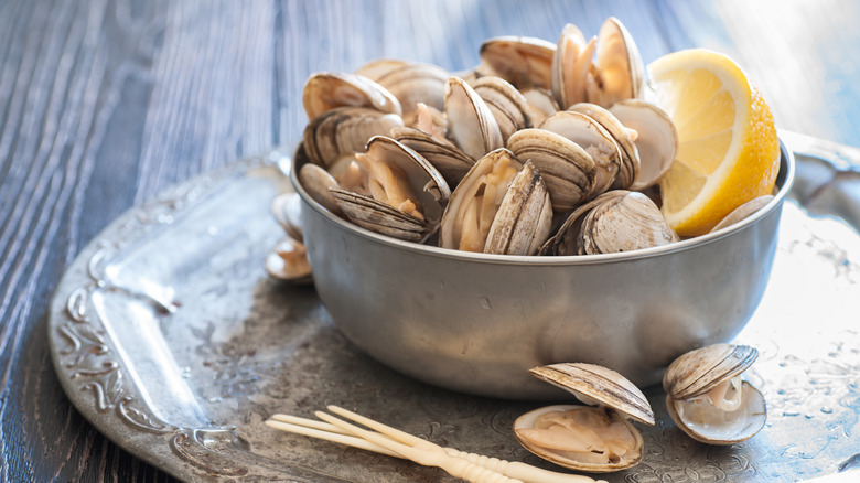 bowl of clams