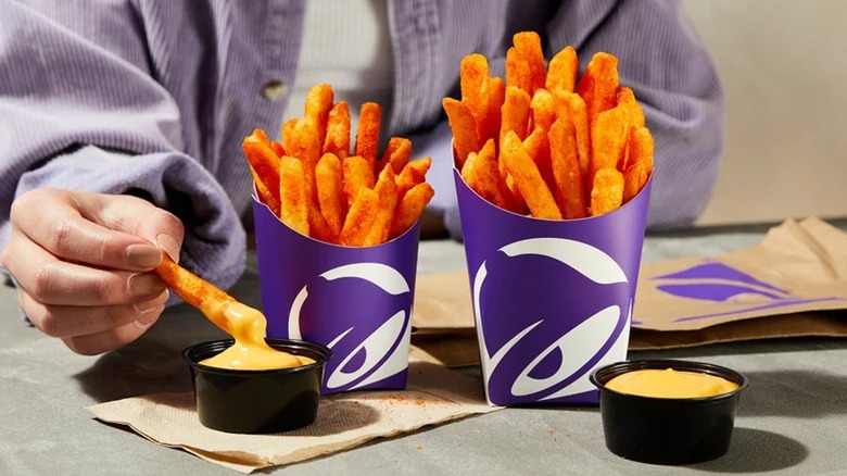 taco bell nacho fries with sauce