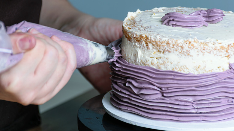 Piping cake on turntable