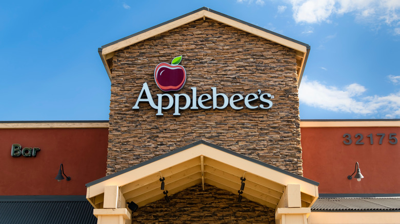 Applebee's restaurant exterior