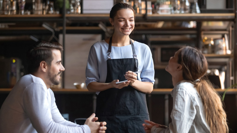 couple ordering from server