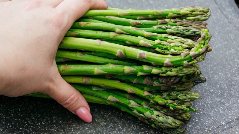 The Easiest Way To Choose The Best Asparagus Bunch To Buy