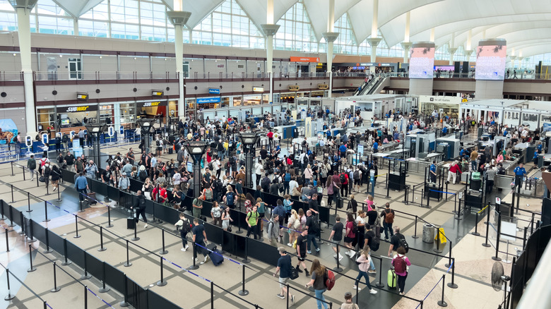 airport security check line