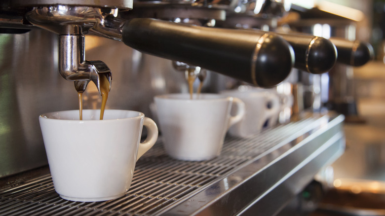 espresso pouring into cups