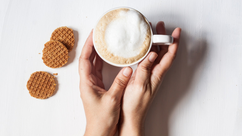 Hot coffee with small stroopwafles