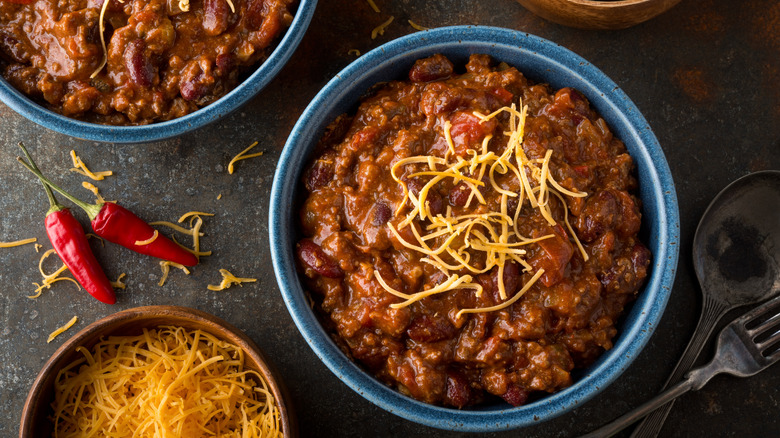 beef chili with cheese