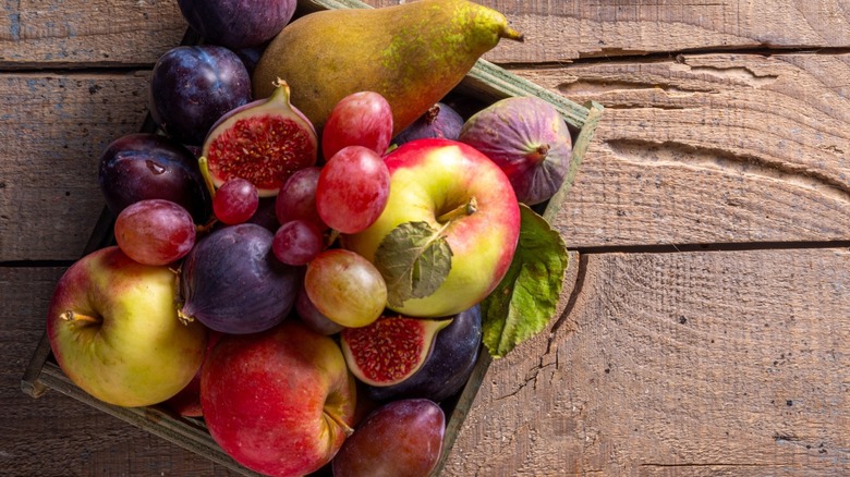 Overview of an autumnal fruit assortment