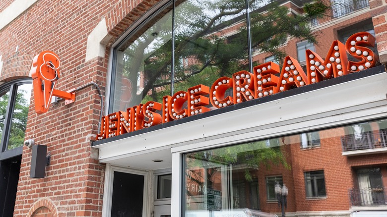 Jeni's Ice Creams sign on building