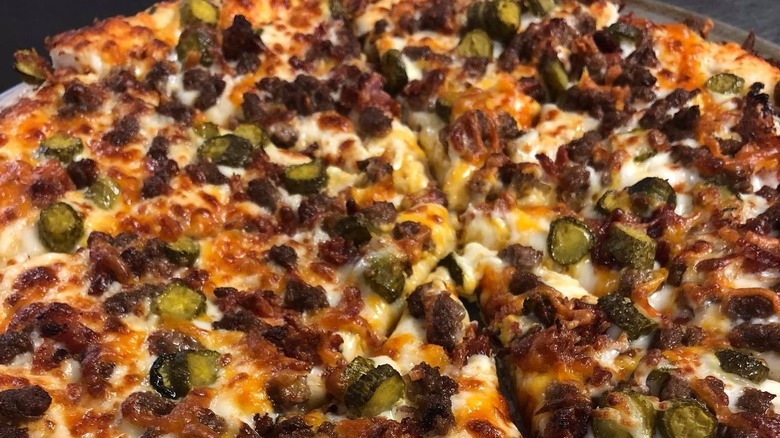 cheeseburger pizza with pickles
