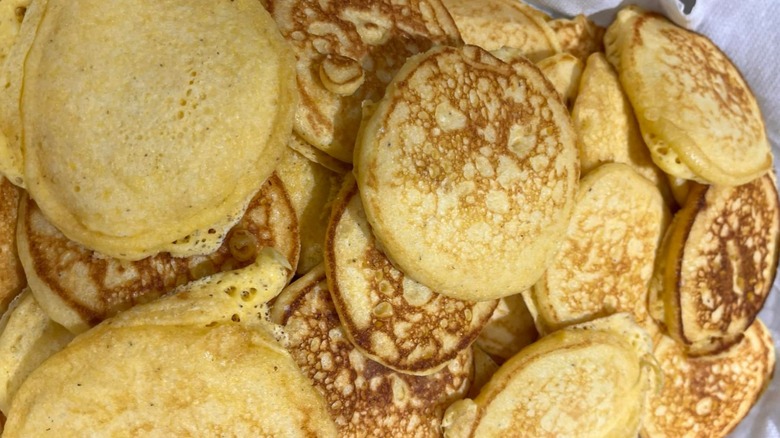 pile of hoecakes