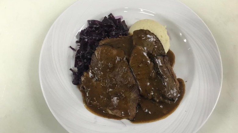 pot roast with red cabbage