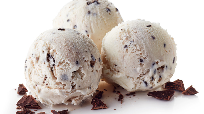 chocolate chip ice cream scoops