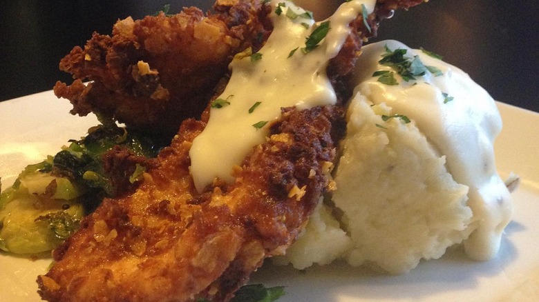 fried chicken with white gravy