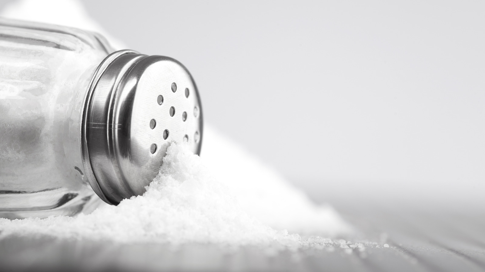 https://www.tastingtable.com/img/gallery/the-fda-proposed-new-salt-substitute-rules-to-improve-nutrition/l-intro-1679682516.jpg