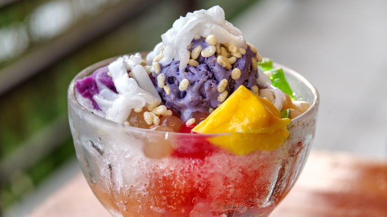 halo halo in a shallow glass