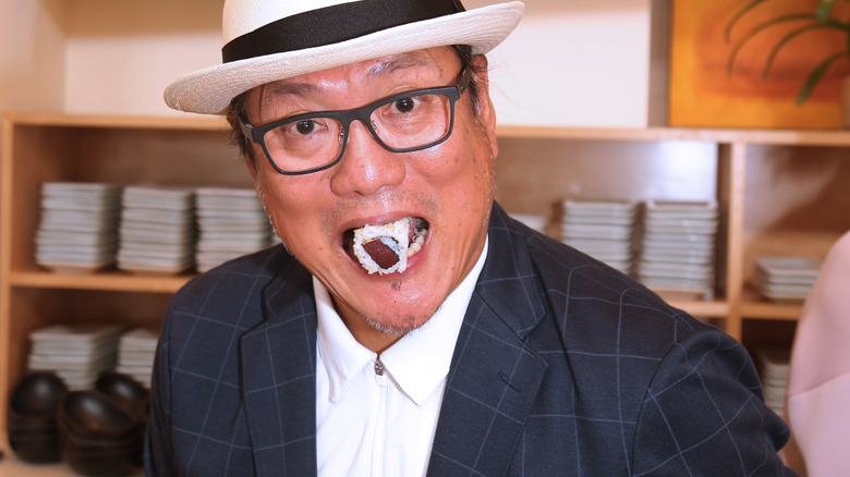 Masaharu Morimoto eating sushi