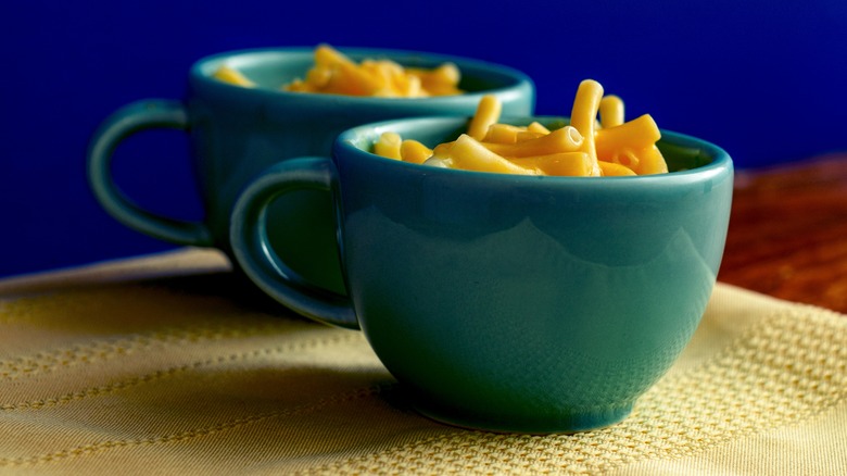 Macaroni and cheese served in retro blue cups