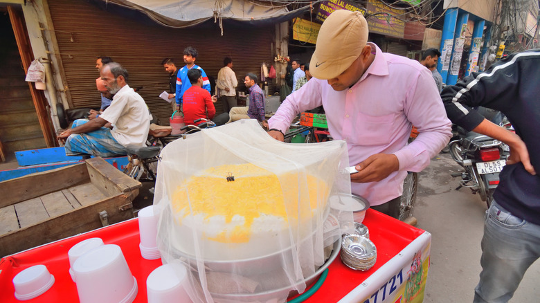 Making daulat ki chaat