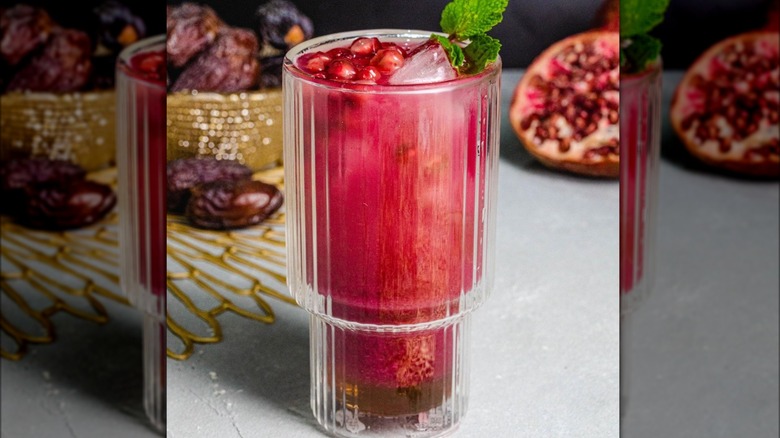 Pomegranate iced tea with mint