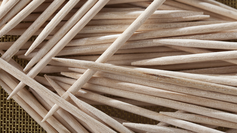 toothpicks in a pile