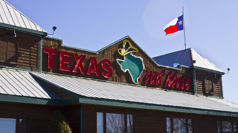 outside of a Texas Roadhouse restaurant