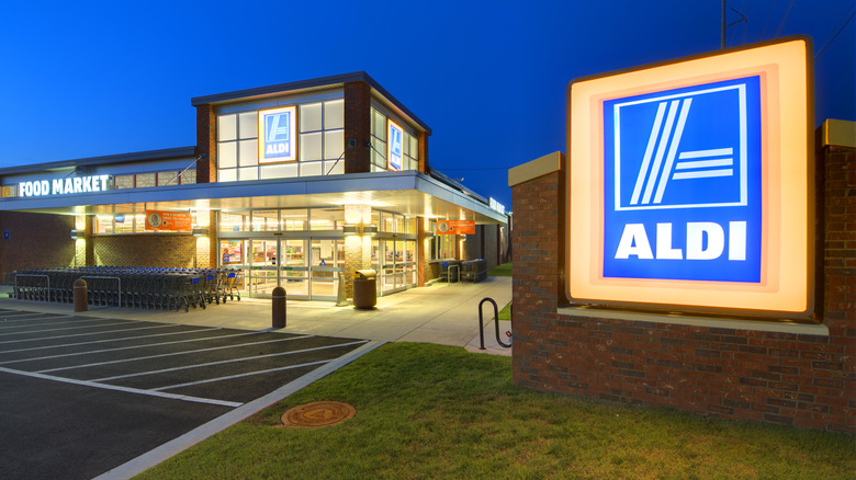 Aldi grocery carts