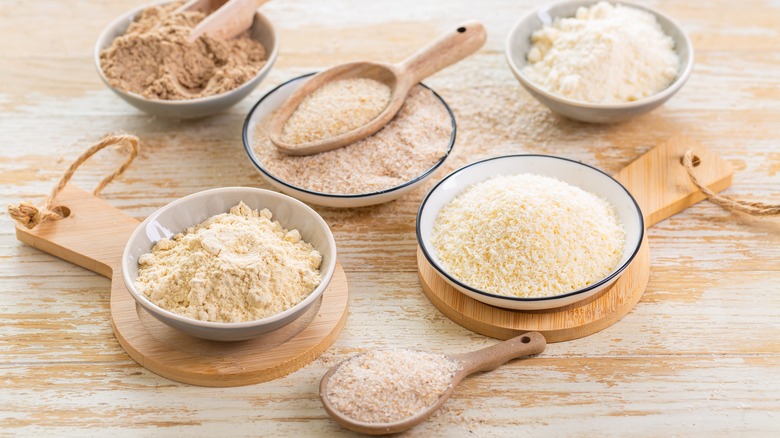 Almond meal, almond flour and gluten-free flour options