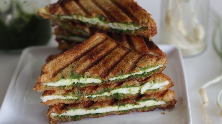 cheese sandwich with pesto