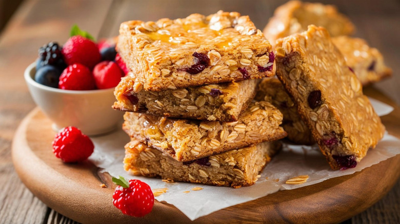 Baked oatmeal bars with berries