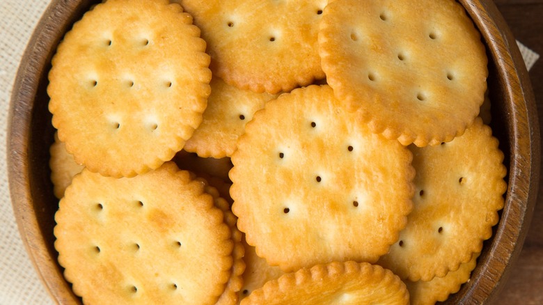 Overview of Ritz crackers in a bowl