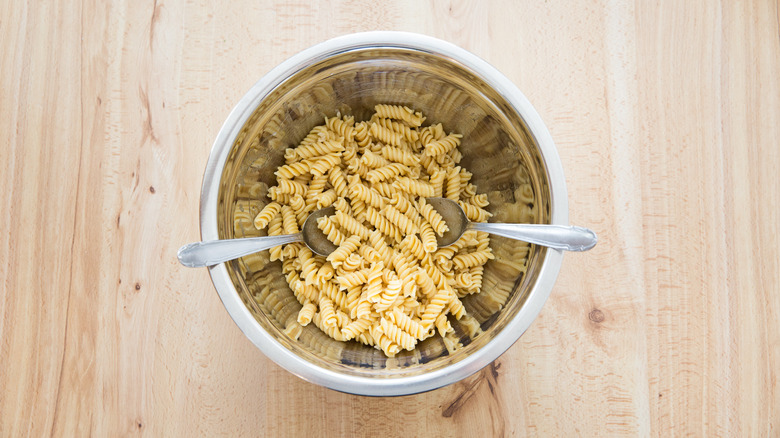 cooked pasta in mixing bowl