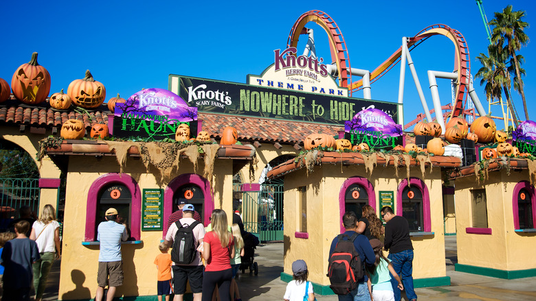 entrance at knott's berry farm