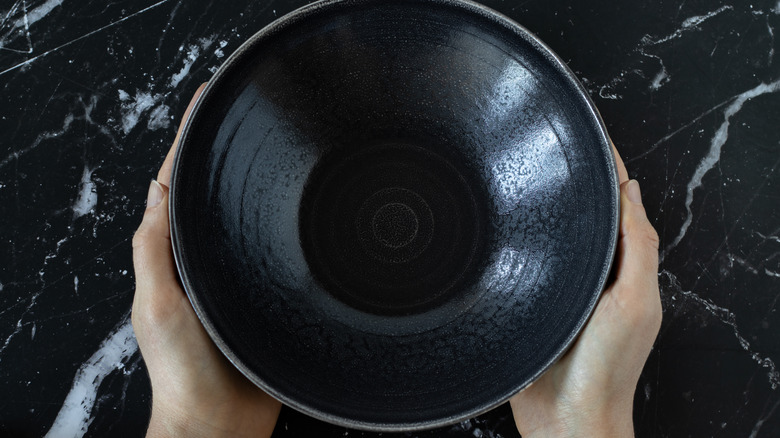 empty black bowl