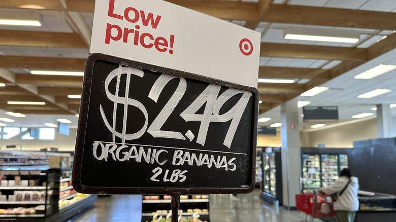 Target low price sign for organic bananas