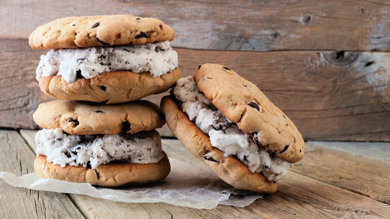 ice cream sandwich with cookies