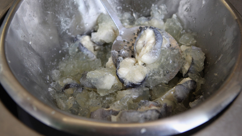 jellied eel pieces being cooked