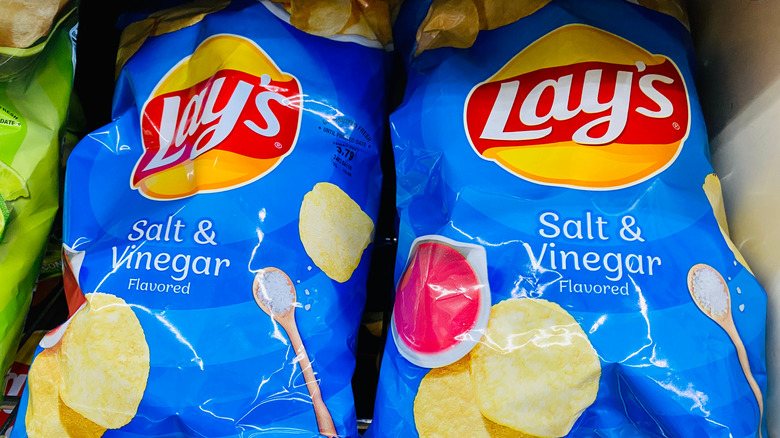 Lay's salt and vinegar chips