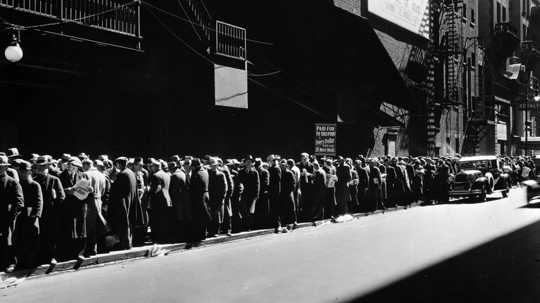 line of people for rations during great depression