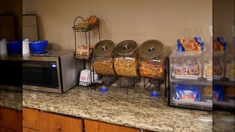 Comfort Inn hotel breakfast buffet