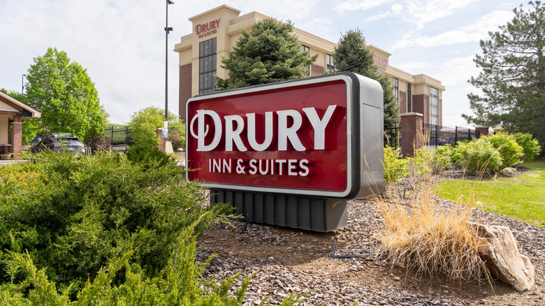 Drury Inn & Suites exterior