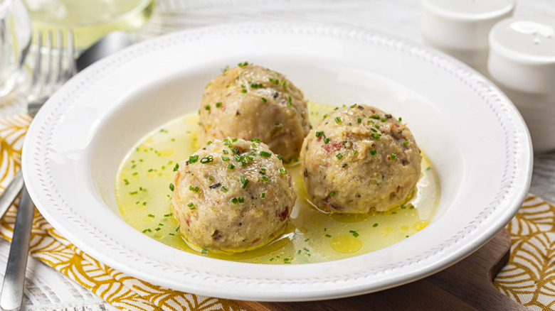 knödel dumplings