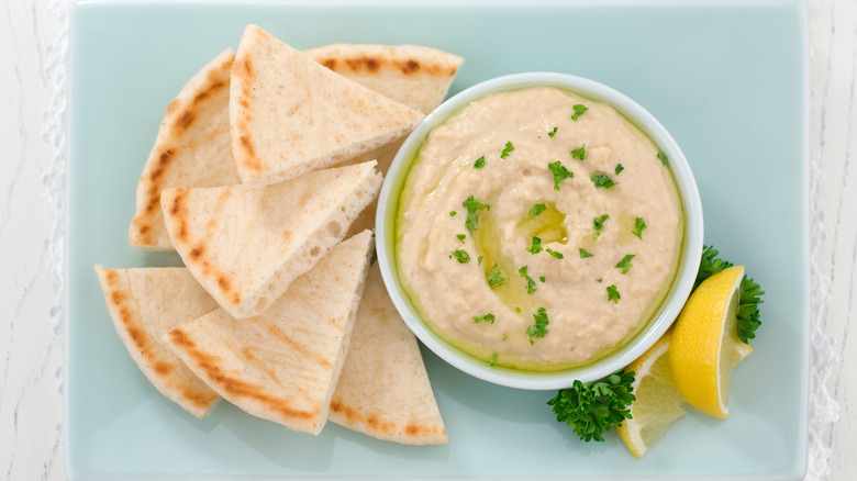 Hummus with pita bread and lemon