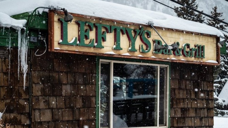 Lefty's Bar & Grill restaurant front