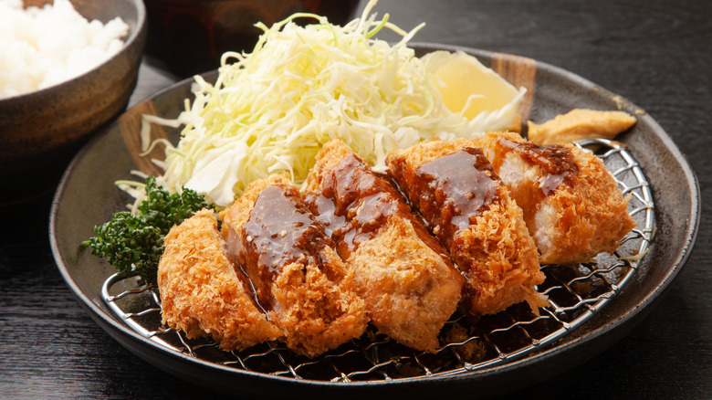 Tonkatsu in bowl